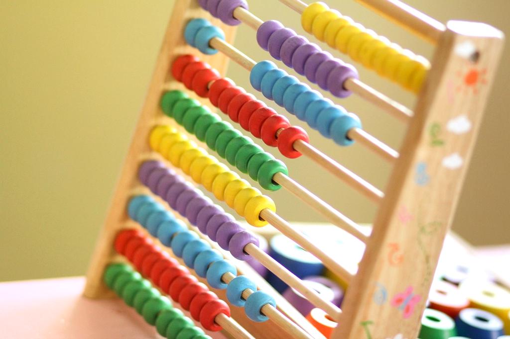 Global network of interconnected learners sharing knowledge through digital channels