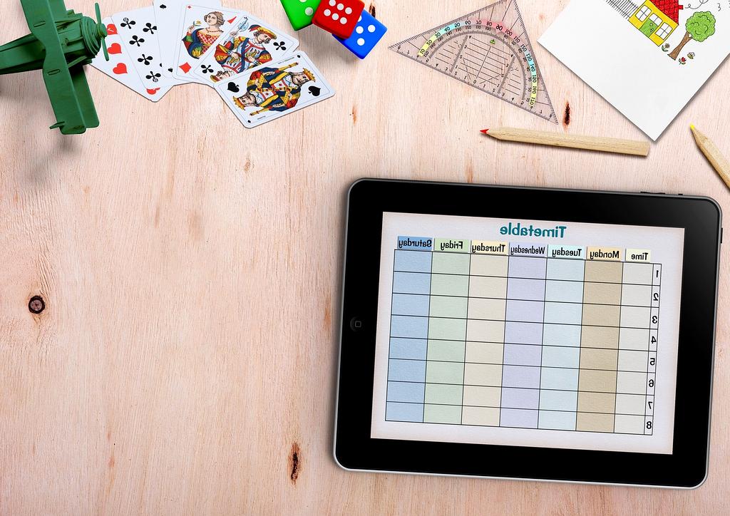 Time Management course illustrating organized calendar and clock