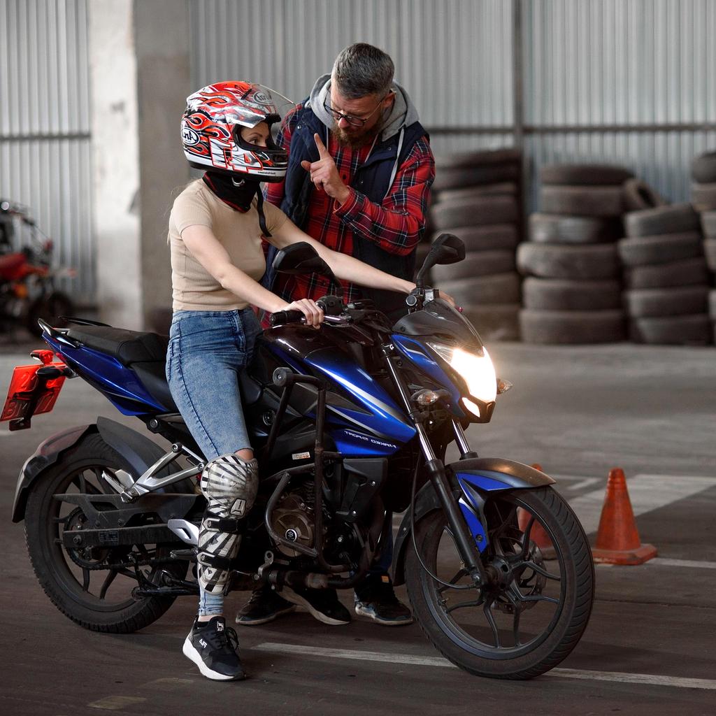 Personal mentor avatar with professional consultation interface