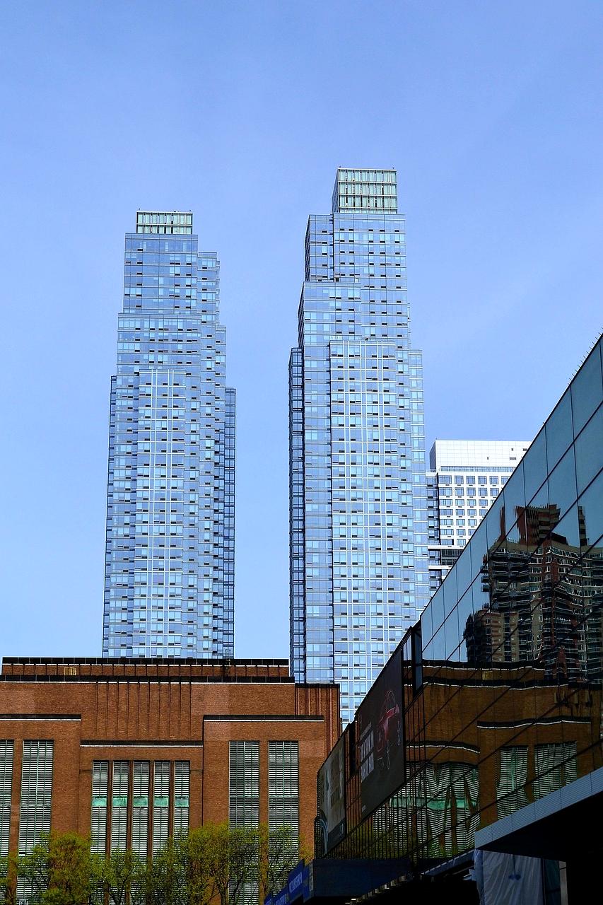 Visualization of quantum computing framework with glowing particle entanglement